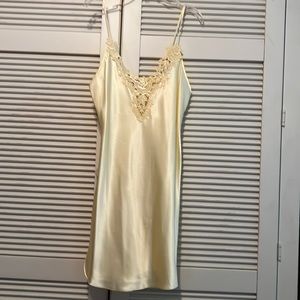 DENTELLE Nightie 💛